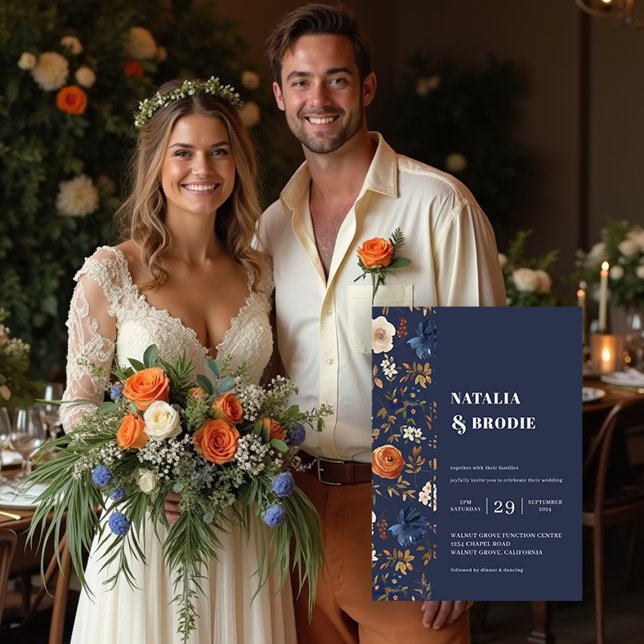 Bohemisch gestrichene Blume Hochzeit von Navy Blue Einladung (Bohemian Painted Flowers Navy Blue Rust Wedding Invitation. Models are AI-Generated.)