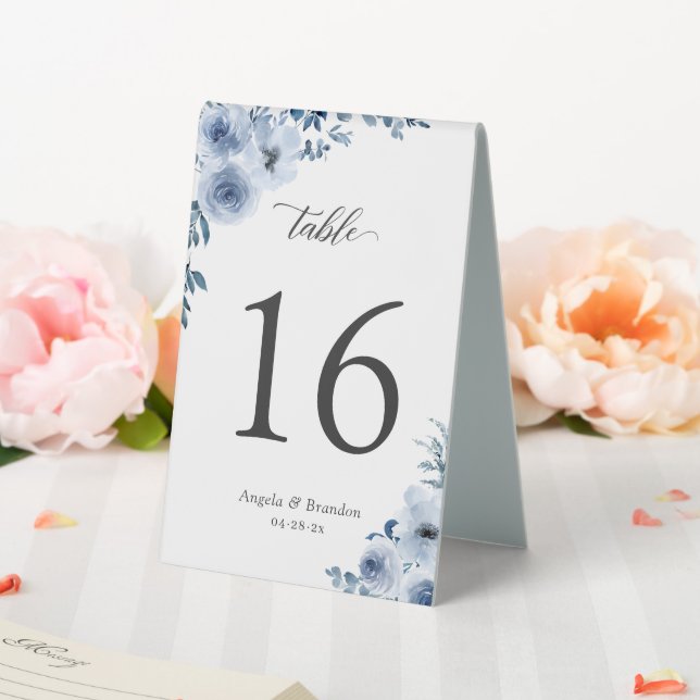 Bohemische Dusty Blue Floral Wedding Tischnummer Tischaufsteller (In Situ (Hochzeit))