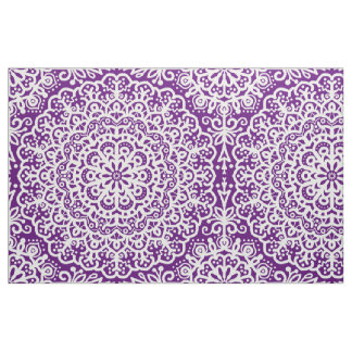 Bohemische Mandala White Lace auf dem Lila Jewel T Stoff