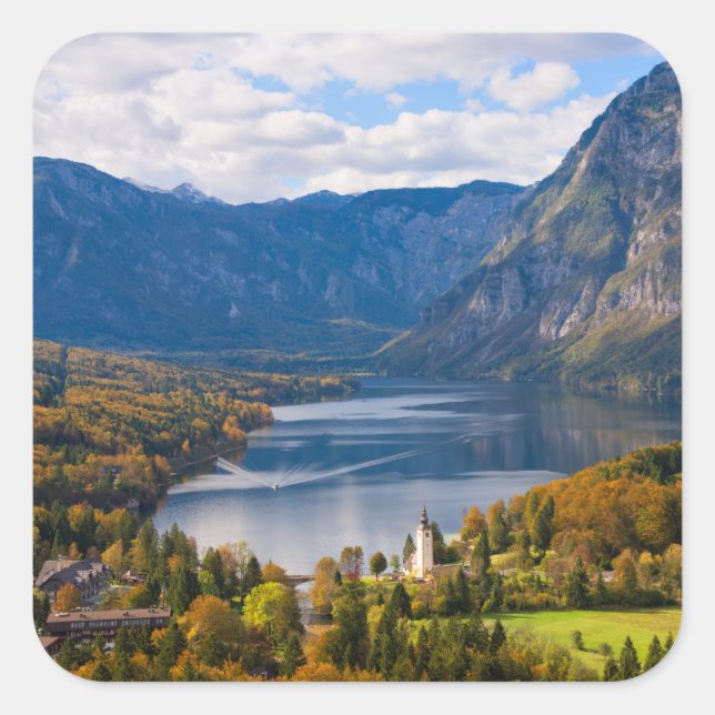 Bohinj-See in Slowenien im Herbst Quadratischer Aufkleber (Vorderseite)