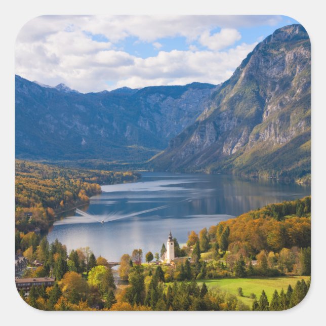 Bohinj-See in Slowenien im Herbst Quadratischer Aufkleber (Vorderseite)