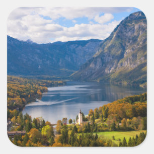 Bohinj-See in Slowenien im Herbst Quadratischer Aufkleber