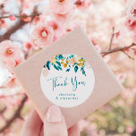 Boho Aquamarin Green Floral Minimalistisch Danke C Runder Aufkleber<br><div class="desc">Fügen Sie Ihren Gastgeschenke Hochzeiten eine charmante Touch mit diesen botanischen Dankeschön-Aufklebern hinzu. Mit einer zarten Aquarellblumenstruktur in sanften aquamarinen und grünen Farbtönen verleiht dieses Design Ihrem Event ein romantisches und natürliches Ambiente. Die handgeschriebene Schrift fügt eine persönliche und herzliche Touch hinzu, die sie perfekt für Hochzeiten, Brautpartys, Babyduschen und...</div>