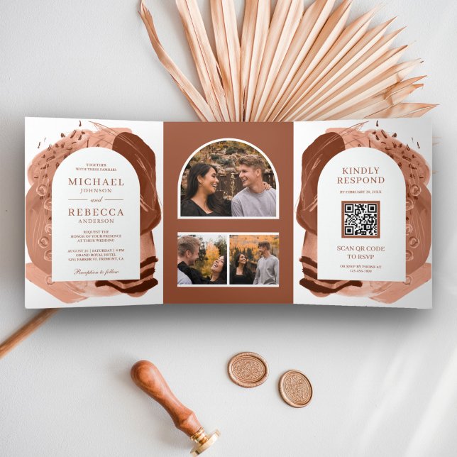 Boho Arch Terracotta Brush Strokes QR Code Wedding Dreifach Gefaltete Einladung (Von Creator hochgeladen)