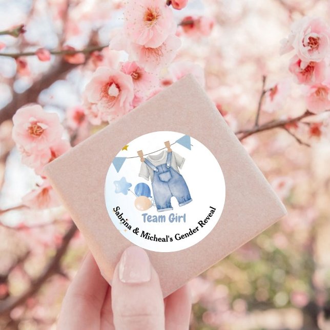 Boho Baby Clotheline Gender Reveal Team Boy Runder Aufkleber (Von Creator hochgeladen)