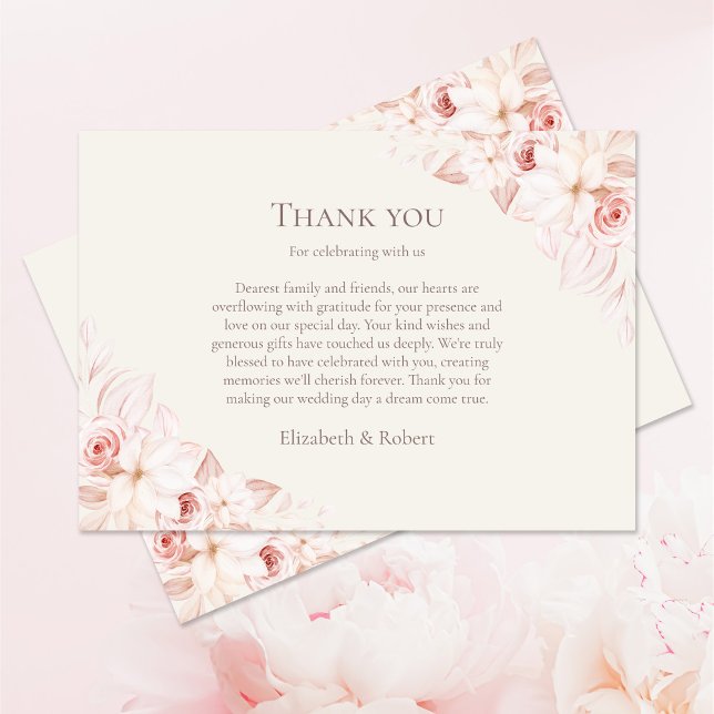 Boho Beige und Pink Roses Wedding Dankeskarte (Boho Beige and Pink Roses Wedding Thank You Card on pale pink table with pink roses.)