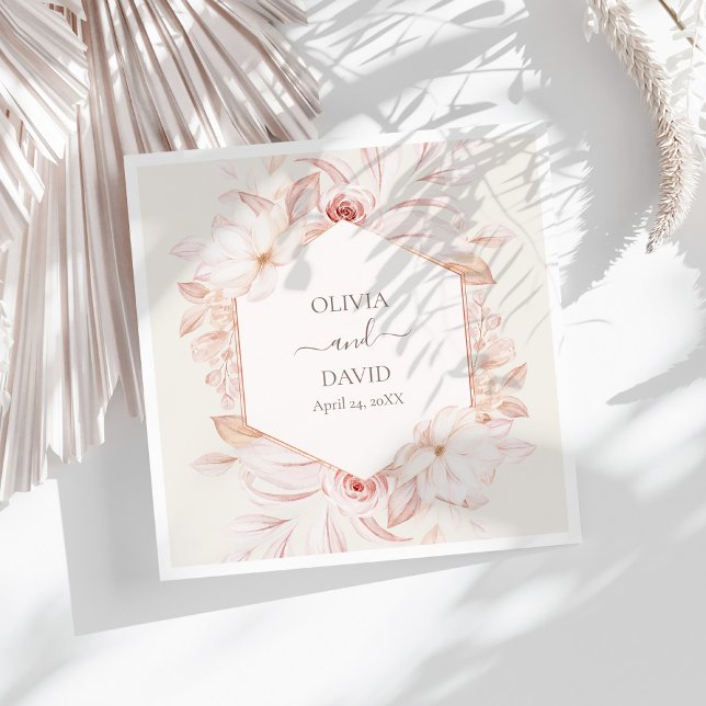 Boho Beige und Pink Roses Wedkins Serviette (Boho Beige and Pink Roses Wedding Napkins on a sunny white table.)