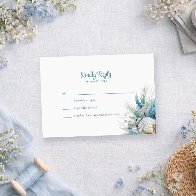 Boho Blue Floral Beach and Shell Wedding RSVP Card Karte (Boho Blue Floral Beach and Shell Wedding RSVP Card on a romantic table with dusty blue flowers)