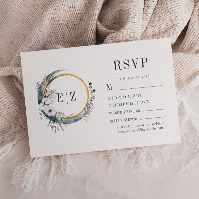 Boho Blue Floral Moon Monogram Wreath Wedding RSVP Karte (Von Creator hochgeladen)