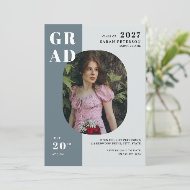 Boho Blue Gray Bold Typografy Foto Abschluss Einladung (Stehend Vorderseite)