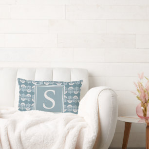 Boho-Blumen-Kissen mit Monogramm in Blau Lendenkissen