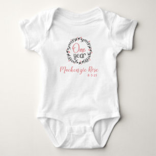 Boho-Blumenkranz mit rosa Herzen zum ersten Geburt Baby Strampler