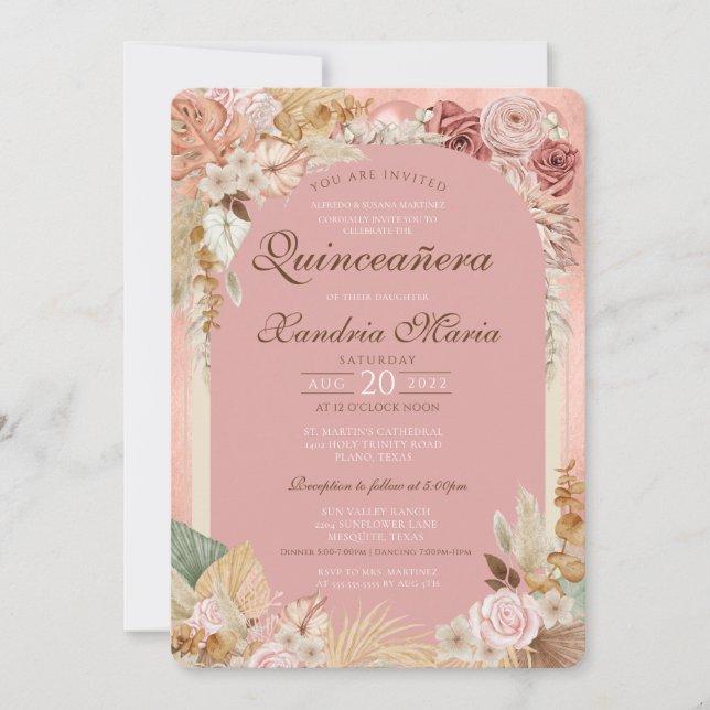 Boho Blush Beige Getrocknete Rose Floral Quinceane Einladung (Vorderseite)