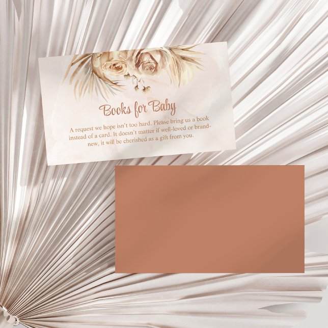 Boho Blush Blumenbücher für die Babyverpackungskar Begleitkarte (Boho Blush Floral Books for Baby Enclosure Card on a sunny white dry palm leaf.)