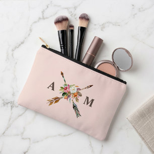 Boho Blüten und Pfeile Monogramm Zubehörtasche