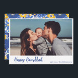 Boho Botanical Simple Script Foto Happy Hanukkah Feiertagskarte<br><div class="desc">Einfache Boho Moderne Script Happy Hanukkah Foto Holiday Card mit botanischem Rücken in Blau und Gelb</div>