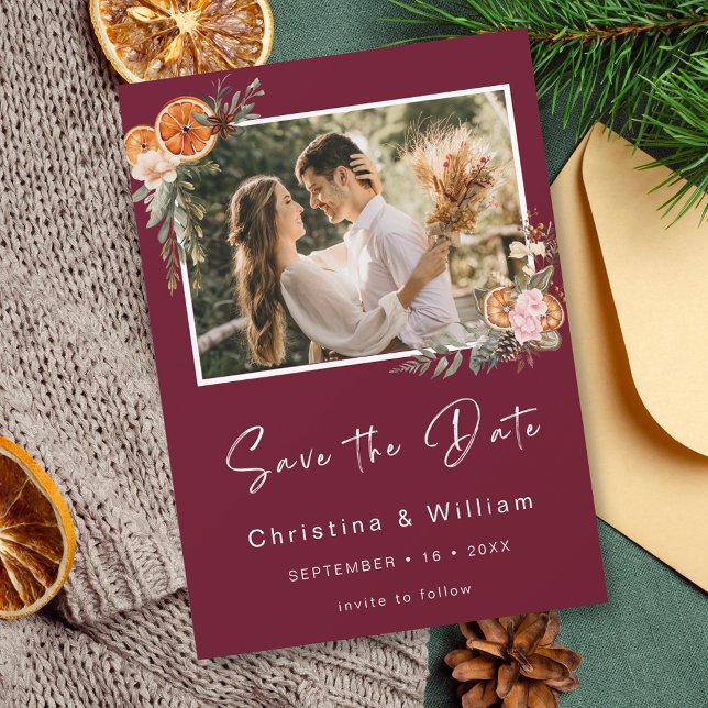 Boho Burgundy Winter Holiday Wedding Retten Sie da Einladung (Von Creator hochgeladen)