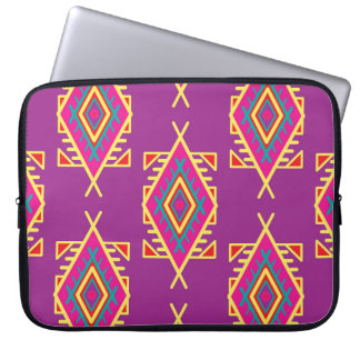 Boho Chic: Ethnische nahtlose Ornamente Laptopschutzhülle