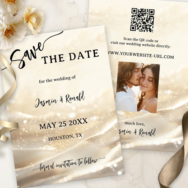 Boho Chic Gold Sparkling Foto Save the Date Karte (Boho chic wedding Save the Date card featuring an elegant gold glitter design with sparkling lights)