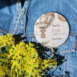 Boho Chic Teddy Bear Air Ballon Sky Ivoire Button<br><div class="desc">Erleben Sie die Freude an Ihrer Babydusche mit unserem Boho Baby Shower Button. Es ist in eleganten Beige- bis Weißtönen gestaltet und bietet einen hübschen Bären in einem Heißluftballon, umgeben von flauschigen Wolken. Die individuell anpassbare Inschrift fügt eine persönliche Touch hinzu, die auf Ihren kreativen Beitrag wartet. Mit Süße, Wanderlust...</div>
