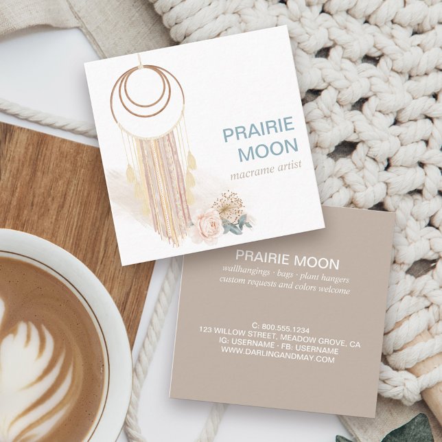 Boho Chic Watercolor Macrame Wall Hanging Quadratische Visitenkarte (Macrame wallhanging boho feminine square business card in neutral color story)
