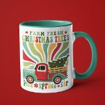 Boho Christmas Farm Fresh Trees Truck Tasse<br><div class="desc">Boho Weihnachtsbaum Fresh Trees Truck Festive Holiday Coffee Tasse zeigt den Text "Farm Fresh Christmas Trees" in modernen Drehbüchern Typografie mit einem bunten Retro-LKW im Matisse-Stil,  der einen Weihnachtsbaum trägt. Ideal für Weihnachtsgeschenke,  Weihnachts-Party und Feierlichkeiten,  Geburtstage und vieles mehr. Erstellt von Evco Studio www.zazzle.com/store/evcostudio</div>