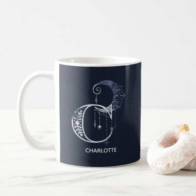 Boho Crescent Moon Mandala Mit Monogramm Letter C Kaffeetasse (Mit Donut)