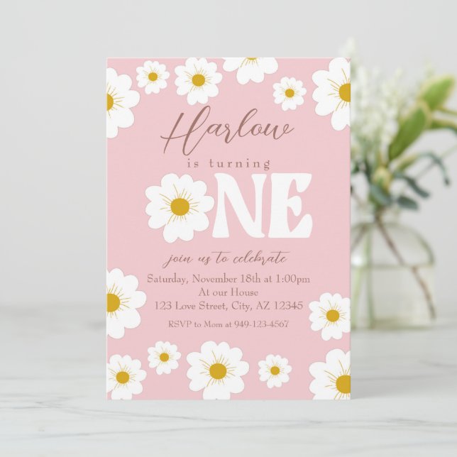 Boho Daisy One Girl's first Birthday Invitation (Debout devant)