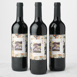 Boho Dark Floral   Monogramm Hochzeitsfoto Weinetikett