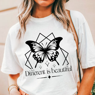 Boho Different ist ein schöner Schwarzschmetterlin Tri-Blend Shirt