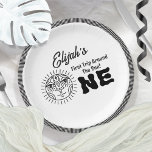 Boho Erster Rundgang durch das Sun 1. Geburtstags- Pappteller<br><div class="desc">Die Boho First Trip Around the Sun 1. Geburtstag Party Template! Dieses bezaubernde Design vereint Elemente der aztekisch inspirierten Linienkunst mit dem zeitgenössischen Charme des skandinavischen japanischen Stils. Im Mittelpunkt dieses Designs steht eine atemberaubende Linie-Kunstsonne im Azteken-Stil, die so entworfen wurde, dass sie Wärme und Freude in den besonderen Meilenstein...</div>