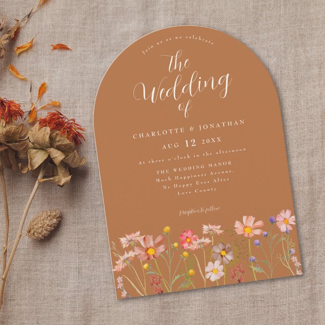 Boho Fall Wildblume Terracotta Wedding Einladung (Boho Wildflower meadow elegant arch terracotta burnt orange fall Wedding invitation )