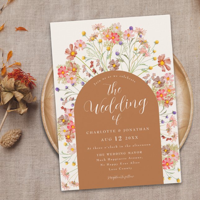 Boho Fall Wildblume Terracotta Wedding Einladung (Boho fall wildflower terracotta burnt orange wedding invitation with elegant arch and modern script )