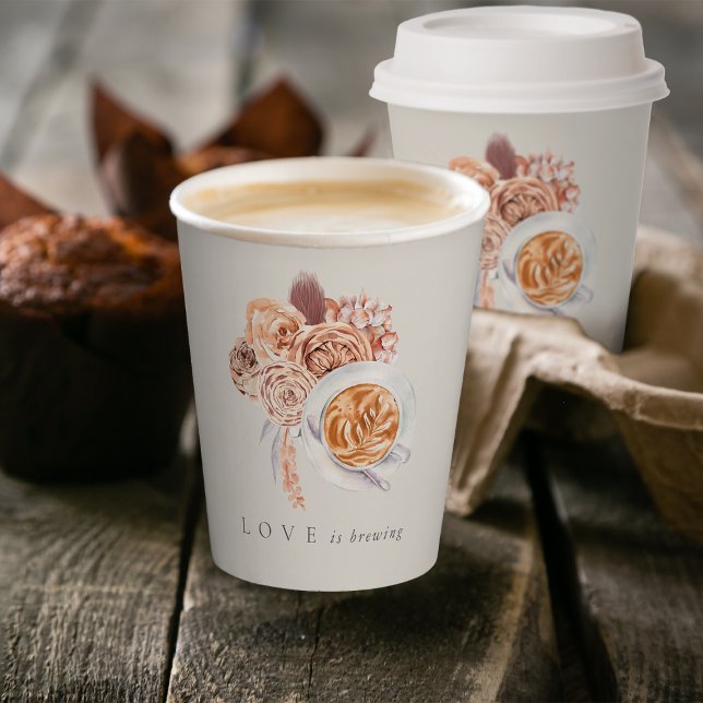 Boho Floral Coffee "Liebe is Brewing" Brautparty Pappbecher (Von Creator hochgeladen)