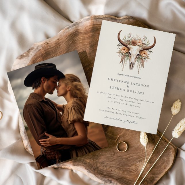 Boho Floral Cow Skull Western Foto Hochzeit Einladung (Von Creator hochgeladen)