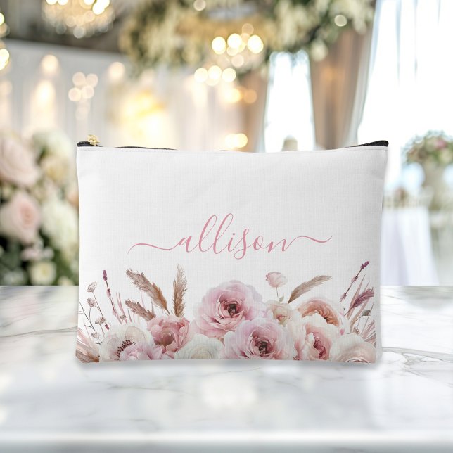 Boho, floral, Geschenk, Name Zubehörtasche (Boho, floral, gift Name accessory and makeup bag showcases a sleek pink script font with elegant swa)