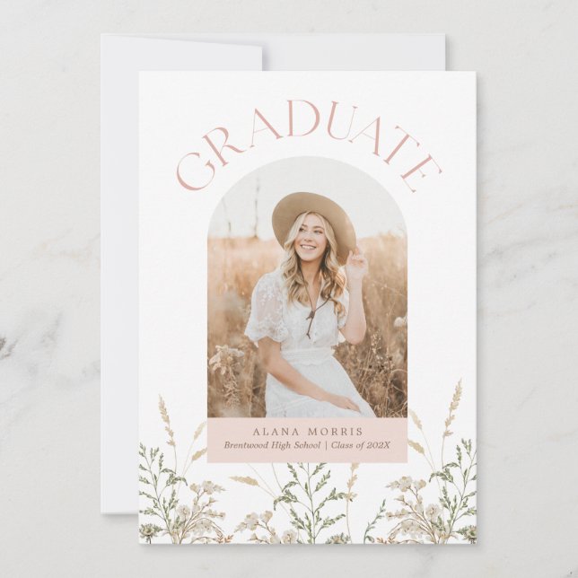 Boho Graduate Arch Pink und Green Abschluss Foto Einladung (Vorderseite)