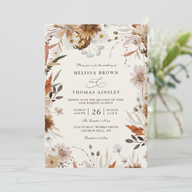 Boho-Herbst-Wildblumen-Beige-QR-Code-Hochzeit Einladung (Stehend Vorderseite)