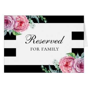 Boho-Hochzeit reserviert Schild. Rosa Gartenblumen