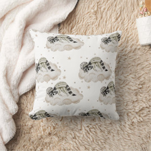 Boho in Neutrals: Schlafendes Baby-Raccoon-Kinderz Kissen