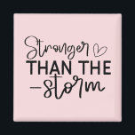 Boho Inspirational "Stronger als der Sturm" Magnet<br><div class="desc">Bleibe und inspiriert mit diesem minimalistischen "Stronger als der Sturm" Boho-Magneten. Dieses Design mit eleganter Schwarz-Weiß-Typografie ist eine tägliche Erinnerung innerer Stärke und Widerstandskraft. Egal, ob Sie ihn auf Ihren Kühlschrank, Schließfach oder Arbeitsbereich legen, dieser Magnet fügt jedem Raum eine sinnvolle Touch hinzu. Perfekt als ein kleines Geschenk der Ermutigung...</div>