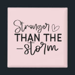 Boho Inspirational "Stronger als der Sturm" Magnet<br><div class="desc">Bleibe und inspiriert mit diesem minimalistischen "Stronger als der Sturm" Boho-Magneten. Dieses Design mit eleganter Schwarz-Weiß-Typografie ist eine tägliche Erinnerung innerer Stärke und Widerstandskraft. Egal, ob Sie ihn auf Ihren Kühlschrank, Schließfach oder Arbeitsbereich legen, dieser Magnet fügt jedem Raum eine sinnvolle Touch hinzu. Perfekt als ein kleines Geschenk der Ermutigung...</div>