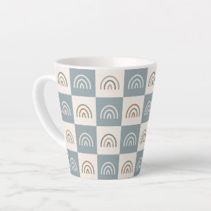 Boho Kariertes Regenbogen-Minimalismus-Muster Milchtasse