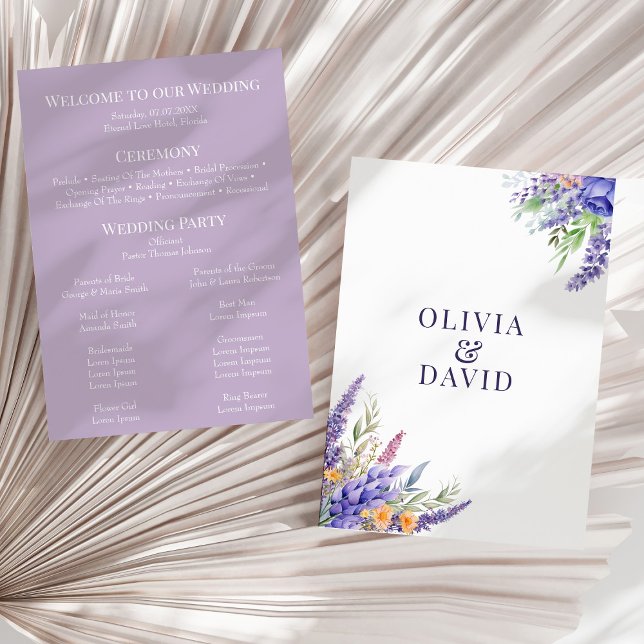Boho Lilac Watercolor Wildblume Wedding Program Einladung (Boho Lilac Watercolor Wildflower Wedding Program on a sunny neutral dry palm leaf.)