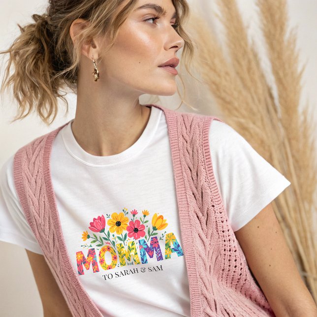 Boho Mama Text mit Blume und Kid-Namen T-Shirt (Von Creator hochgeladen)