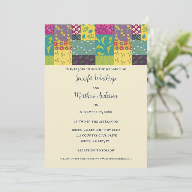 Boho Maximalist Patchwork Quilt Wedding Einladung (Stehend Vorderseite)