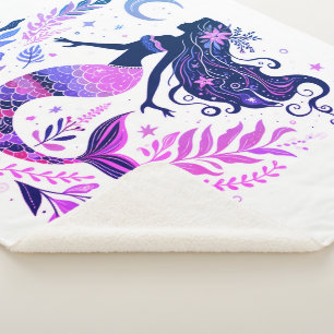 Boho Mermaid unter Meeresrosa und Lila Sherpadecke