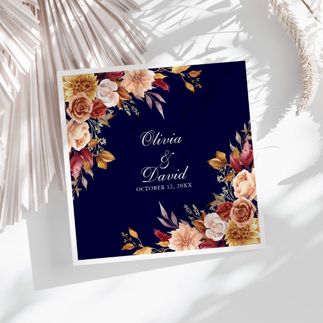 Boho Modern Navy Blue Burnt Orange Floral Wedding Serviette (Boho Modern Navy Blue Burnt Orange Floral Wedding Paper Dinner Napkins on sunny boho white table.)