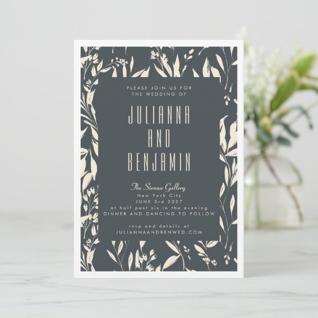 Boho Moderne Schwarze Hand Drawn Floral Wedding Einladung (Stehend Vorderseite)