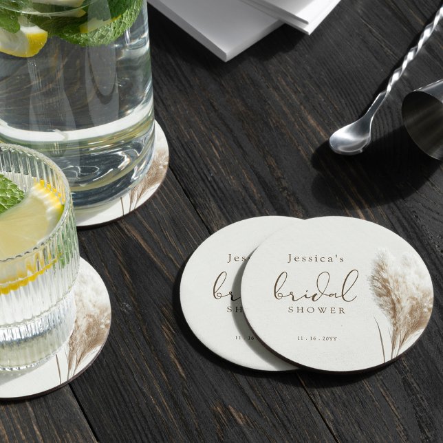 Boho Neutral Fluffy Pampas Grass Brautparty Runder Pappuntersetzer (Von Creator hochgeladen)